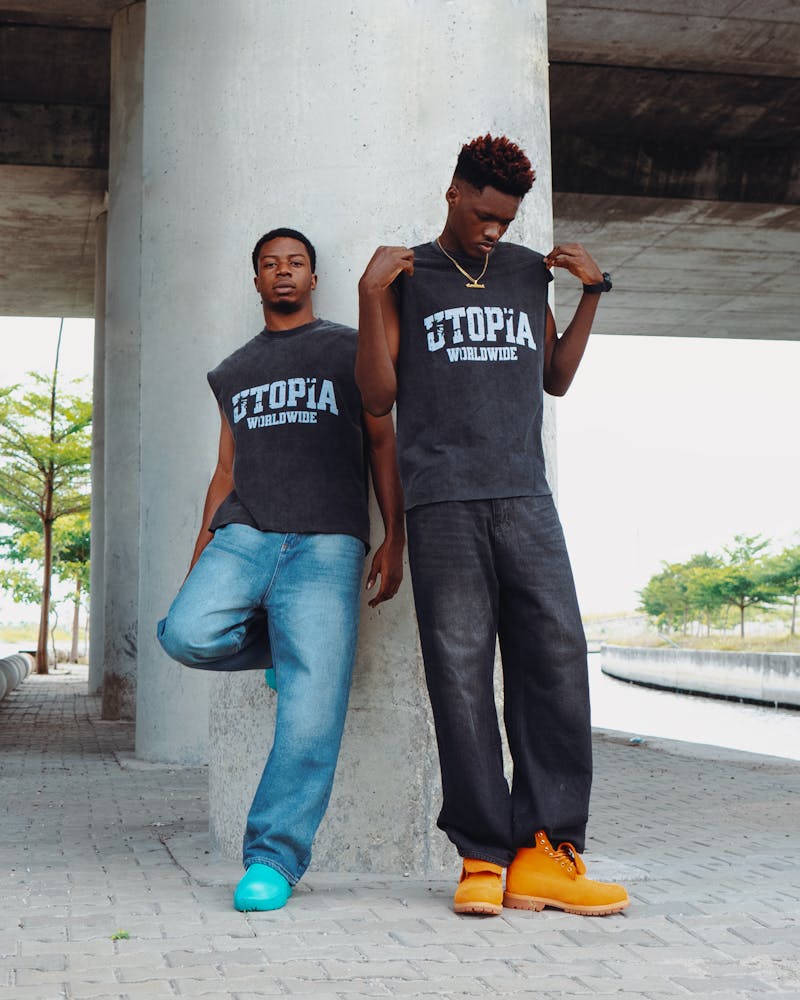 Silhouettes retro de sneakers aux lignes epurees et vintage